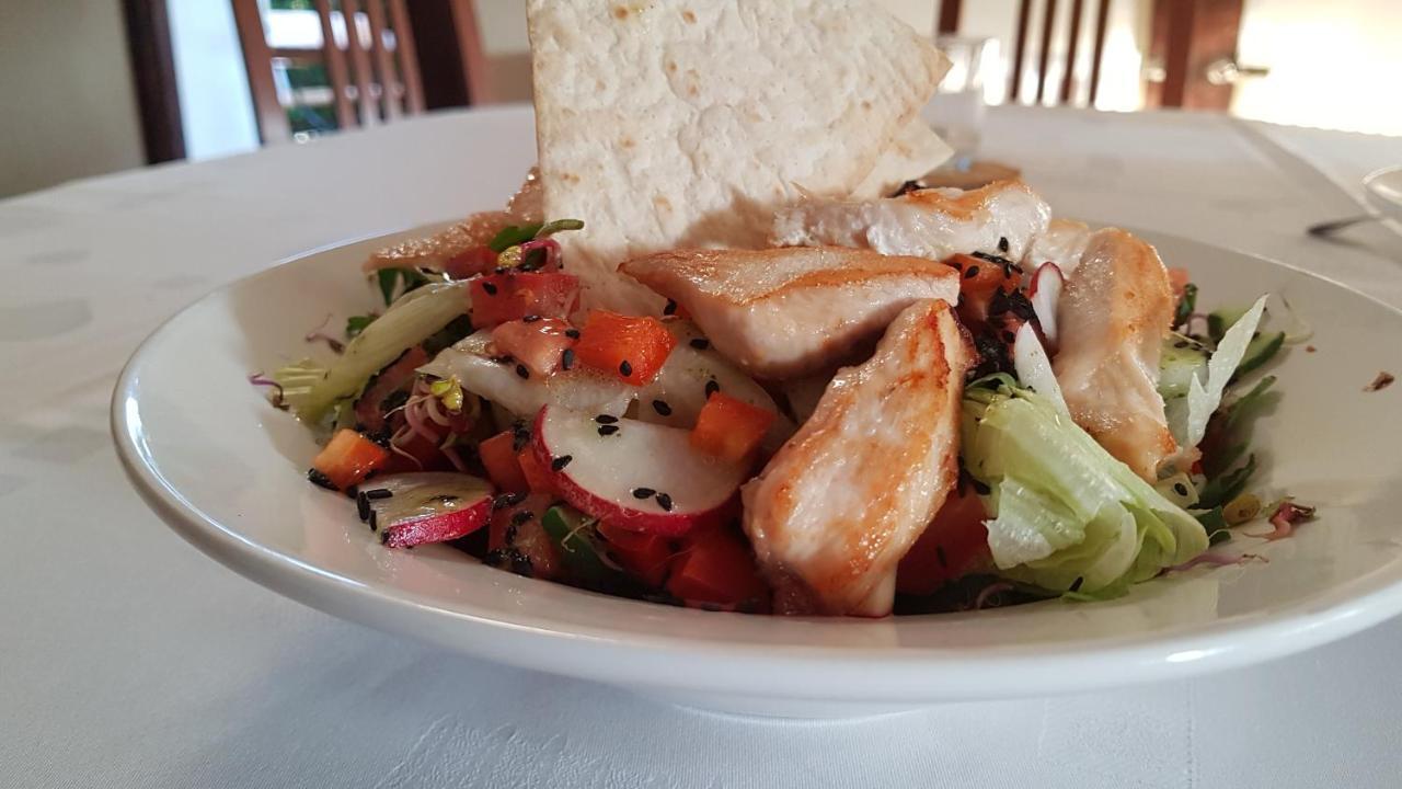 Folwark Tumiany Pokoje & Restauracja Luaran gambar