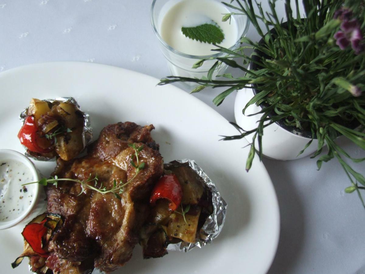 Folwark Tumiany Pokoje & Restauracja Luaran gambar