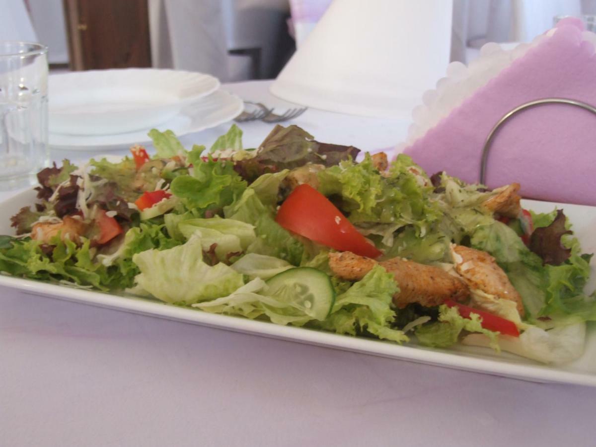 Folwark Tumiany Pokoje & Restauracja Luaran gambar